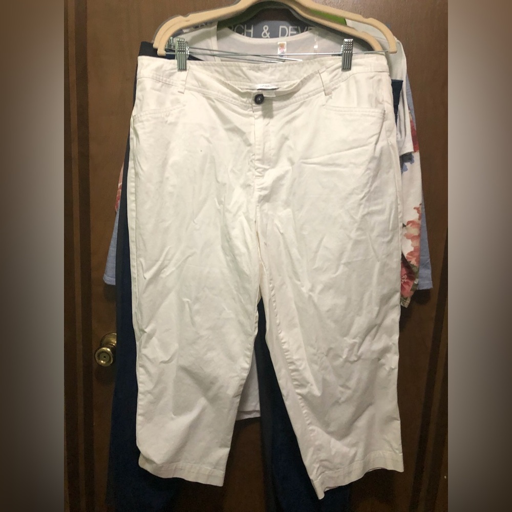 CJ Banks capris 16W